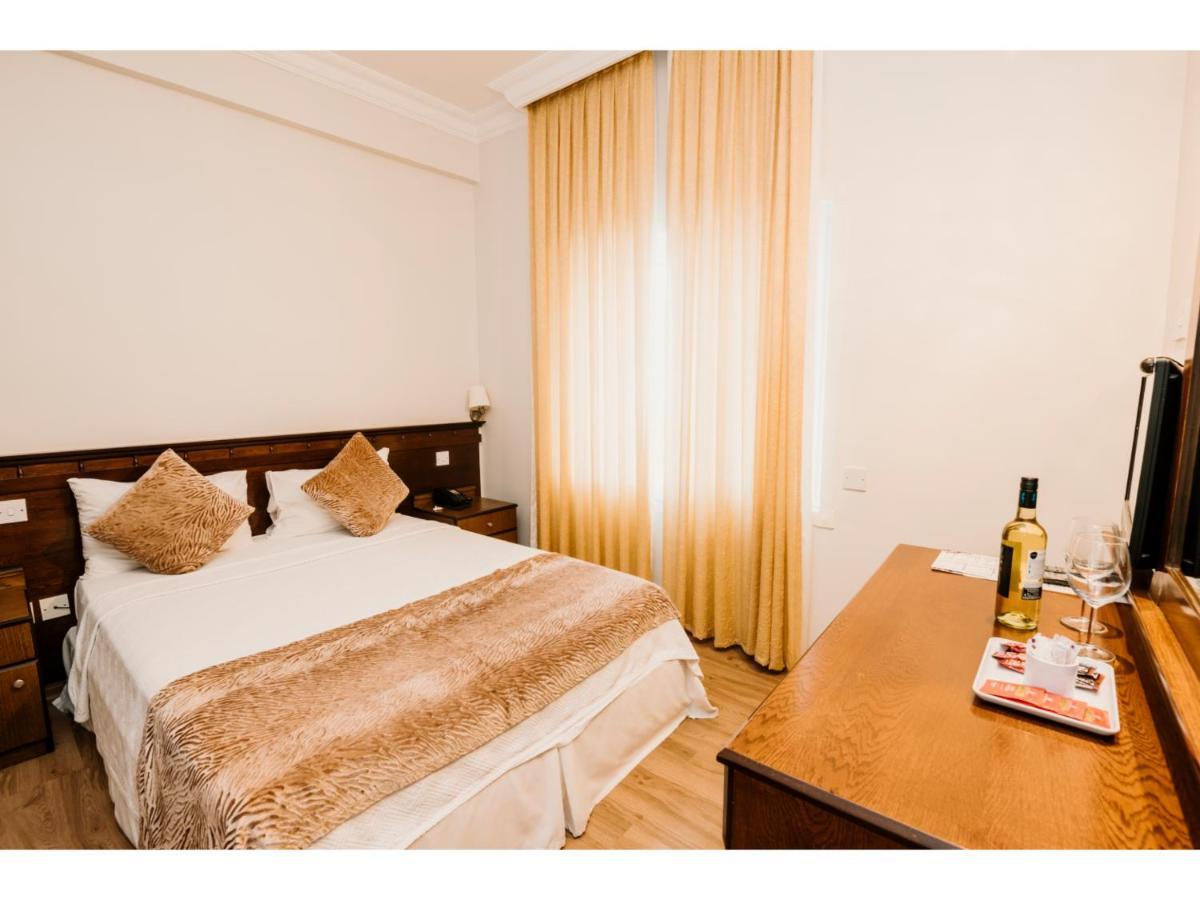 Sammy'S Hotel Кіренія Екстер'єр фото